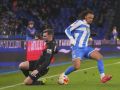Lucas Noubi, defensa del Dépor, pugna con Toni Lato, lateral del Mallorca, en Riazor