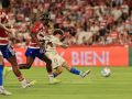 Mario Soriano dispara para culminar una jugada colectiva perfecta ante el Granada
