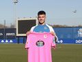Álvaro Fernández: "Hidalgo me conoce y sabe lo que puedo dar" Álvaro Fernández Llorente, este martes 30 de diciembre en su presentación con el Deportivo