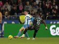 Loureiro, asentado como central en el Dépor, en el duelo en Riazor ante el Castellón