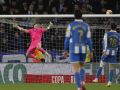 Eric Puerto despeja un tiro en la eliminatoria de Copa ante el Mallorca