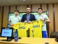 Antoñito y Jerónimo Dómina, preparados, pero a la espera de poder jugar en Riazor Jerónimo Dómina y Antoñito Cordero, durante su presentación con el Cádiz