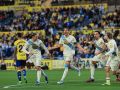 Diego Villares (centro) celebra su gol ante la UD Las Palmas