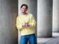 Dani Soriano posa para este diario en los exteriores del Palacio de la Ópera
