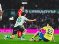 Racing y Las Palmas durante el partido que decidía el liderato de Segunda División