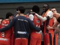 Cinco partidos en veinte días: El duro mes de febrero del Básquet Coruña El equipo se abraza tras ganar a Palma en el Coliseum