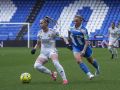 Ainhoa presiona a Athenea en el encuentro entre Deportivo y Real Madrid