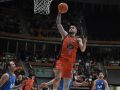 Dino Radoncic hace un mate contra Estudiantes