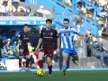 David Mella, presionando a Aleix Garrido en el Deportivo-Eibar