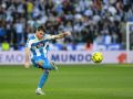 Altimira: "Simplemente pedimos igualdad para todo el mundo" Altimira golpea el balón durante el partido contra el Eibar de esta temporada en Riazor (1-0)