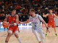 El exnaranja Ingus Jakovics defiende a Caio Pacheco en el Leyma-Palencia de la primera vuelta
