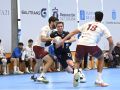 El OAR Coruña se especializa en remontadas para batir al Benidorm (27-22) Javi Rodríguez, defendido por dos jugadores del Benidorm