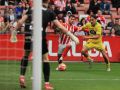 Petxarroman pugna por un balón durante el Sporting-Dépor del pasado cursoTemporada 2024-2025Sporting de Gijón - Deportivo 2-1
