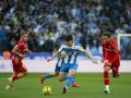 Riki, conduce el balón ante Goti durante el Dépor-Córdoba