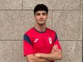 Mauro Collazo: "Lo que hago en el campo es lo mínimo que le debo al Liceo" Mauro Collazo posa con la camiseta del Liceo de Monelos