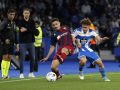 Mario Soriano pugna por un balón durante el partido entre el Dépor y el Huesca de la primera vuelta en Riazor