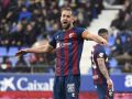 El capitán del Huesca, Jorge Pulido, se lamenta durante el duelo ante el Albacete
