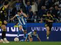 Mulattieri conduce la pelota durante el partido contra el Zaragoza en Riazor (2-1) de la jornada 31