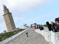 Imagen de la llegada a la Torre de Hércules en la contrarreloj que abrió la edición de 2024, cuyos tiempos no contaron la clasificación general debido al fuerte viento reinante
