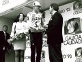 Top 10 | Momentos históricos del ciclismo en A Coruña El suizo Alex Zulle y el entonces alcalde Paco Vázquez en el podio de la primera etapa de la Vuelta de 1993, disputada en A Coruña