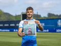Álvaro Ferllo: "A Coruña es el lugar perfecto para crecer de la mano del club" Álvaro Ferllo posa con su portada del DXT Campeón en Abegondo