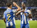 Abegondo firma más del 40% de los goles del Dépor Bil Nsongo se señala el escudo tras su gol en el Deportivo-Mirandés