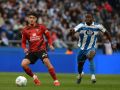 Bil Nsongo presiona a Jorge Cabello en el Deportivo-Mirandés