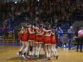 Maristas, ante el reto del ascenso con ilusión y ambición Las jugadoras de Maristas celebran sobre la pista del Colegio su victoria ante Ibaizabal, que certificó el primer puesto del grupo