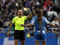 Espe Pizarro recibe tarjeta amarilla en el encuentro entre Deportivo y Barcelona