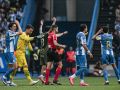 De la agonía al éxtasis: nueve minutos de esperpento por un "error del VAR" Alejandro Ojaos señala penalti por mano de Eddahchouri tras revisar el monitor ante la indignación de los jugadores del Deportivo