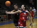 Acción de la colegial Sonia Bra en un partido de la Copa Galicia contra el Cortegada  arousano