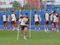 Los jugadores de Las Palmas, durante el entrenamiento en la Ciudad Deportiva del Espanyol que realizaron este sábado, de cara al partido del domingo en Andorra