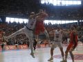Denzel Andersson y Strahinja Micovic luchan por un rebote durante el Básquet Coruña-Obradoiro