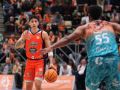Acción de Caio Pacheco durante el primer partido de playoffs ante el Menorca