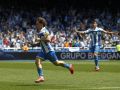 Diego Villares celebra con los brazos abiertos el gol de Mario Soriano