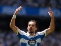 Giacomo Quagliata leventa los brazos para pedir el apoyo de Riazor