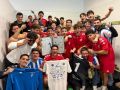 Los jugadores del Sporting Coruñés celebran en el vestuario la permanencia en Primera Futgal