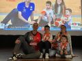 Álex Hernández y su familia en el homenaje que le realizó el colegio Salesianos