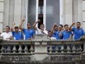 Jugadores y staff en uno de los balcones del Ayuntamiento en la celebración en María Pita