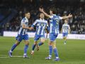 Samuele Mulattieri celebra junto a Yeremay Hernández y Sergio Escudero un gol en Riazor