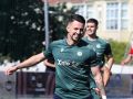 El extremo Rafa Mella celebra el primer gol en el San Tirso-Atios