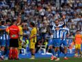 José Ángel saluda a la afición al ser sustituido en el Deportivo-Las Palmas
