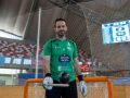 Dava Torres, capitán del Liceo, hace equilibrio con la bola y el stick