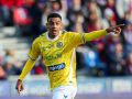 Bright Ede en un partido de la Liga polaca