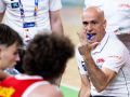 Carles Marco da instrucciones durante el Bélgica 58-81 España