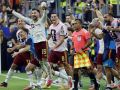 Los jugadores de la selección española celebran el pase a la final tras la victoria ante Francia