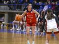 Nuria Ríos maneja el balón ante Ibaizabal
