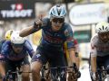 Tim Merlier celebra su triunfo en la meta de Chalon-sur-Saône, el tercero que consigue en esta edición del Tour de Francia