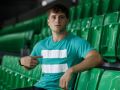 Nil Cervera posa con los colores del Sporting de Portugal
