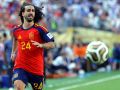 Marc Cucurella persigue la pelota durante la final del Mundial